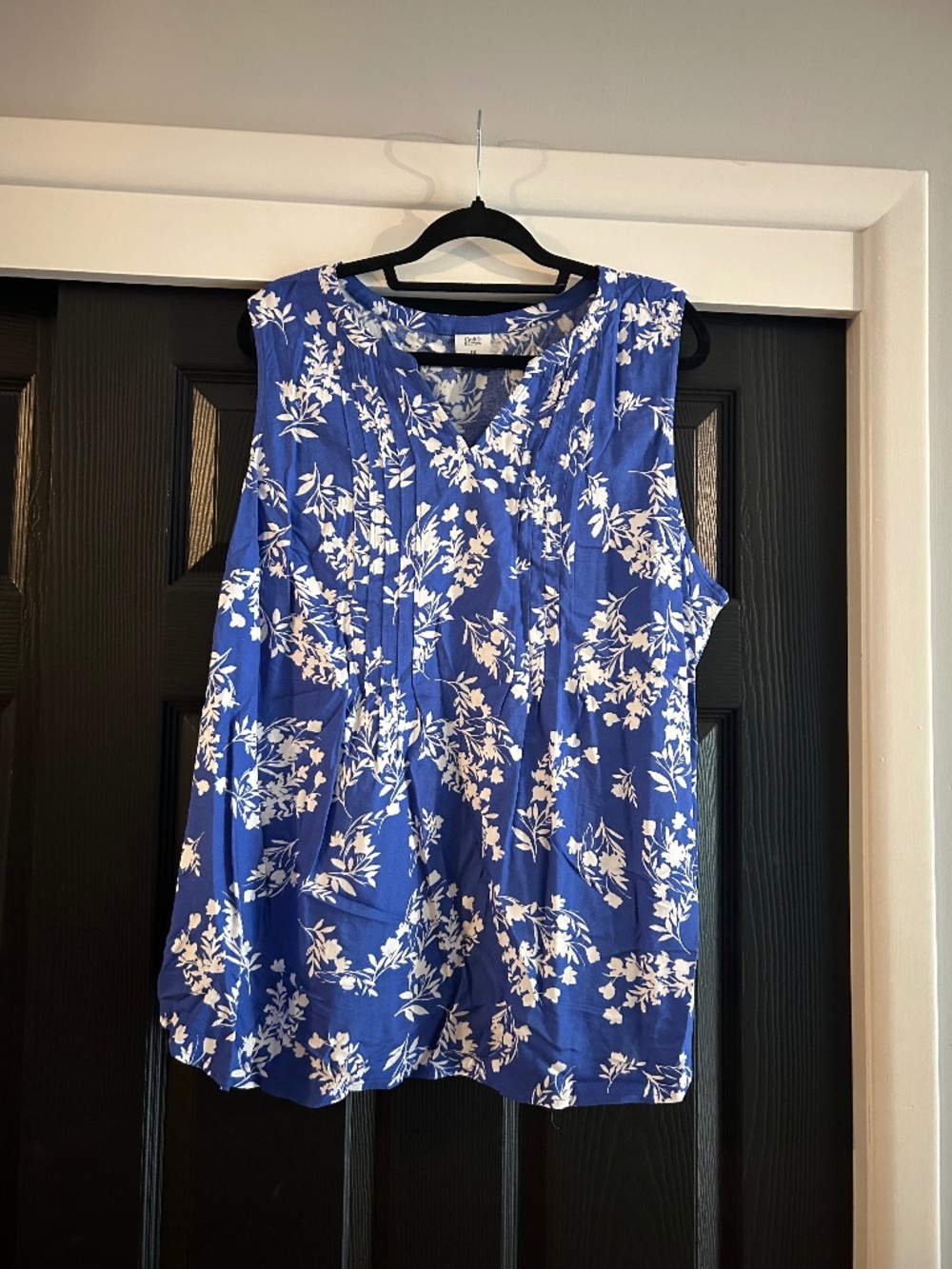 CROFT & BORROW Blue Sleeveless V-Neck Floral Print